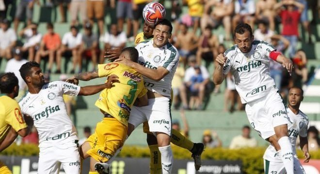 Palmeiras sai na frente de pênalti, mas cede empate ao Mirassol Mirassol e Palmeiras tiveram dificuldades para criar oportunidades de gol. José Luis Silva/Estadão Conteúdo