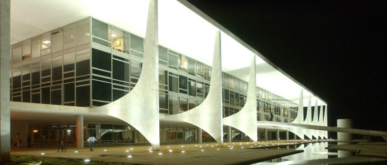 Planalto proíbe imprensa em andar de ministérios, diz colunista Planalto proíbe imprensa em andar de ministérios, diz colunista