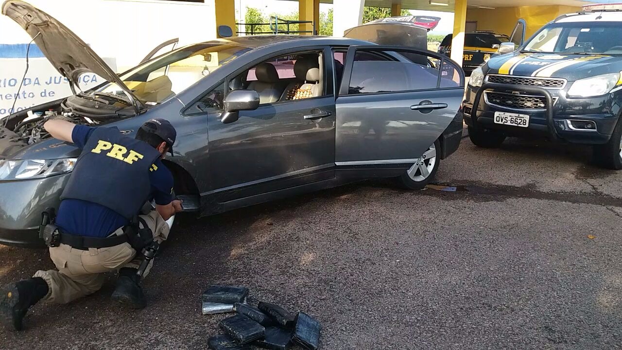 PRF apreende carregamento de cocaína avaliada em R$ 1,5 milhão Droga era transportada em Honda Civic com destino a SP. - Foto: PRF