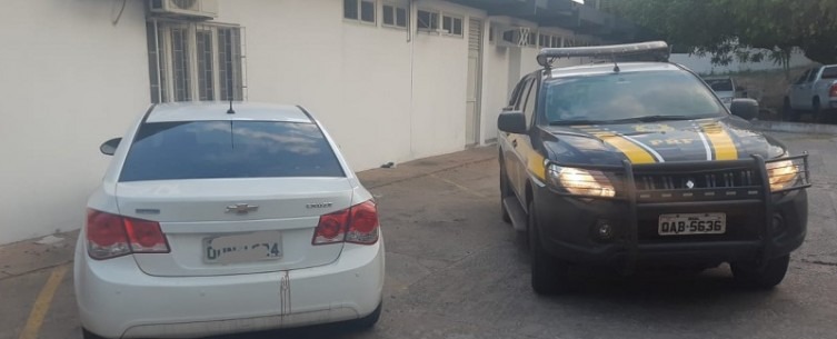 Quadrilha envolvida em roubos de carros é presa pelo Choque Carro foi apreendido na BR-262 e, junto com o casal, foi levado para a Polícia Civil de Corumbá. Divulgação/PRF