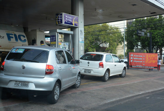 Tributo sobre combustível pode subir até o fim do ano em todo o país A cada litro de gasolina, consumidor paga R$ 0,10 de Cide - Foto: Gerson Oliveira / Correio do Estado