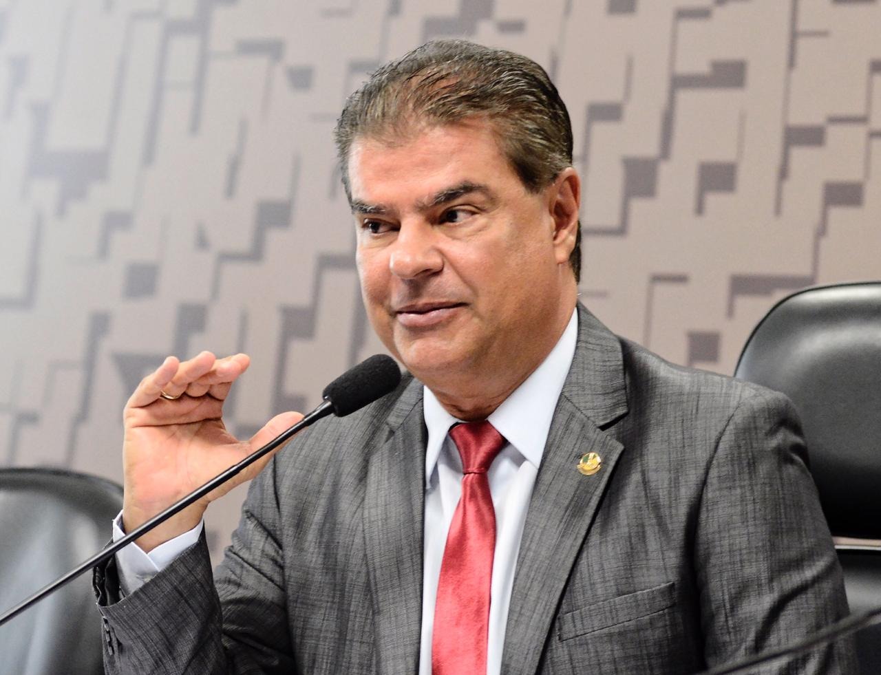 Senador Nelsinho Trad consegue R$ 1,3 milhão para obras de saneamento