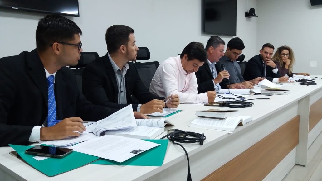 Mesa com os auditores que participaram do julgamento. MS Esporte Clube