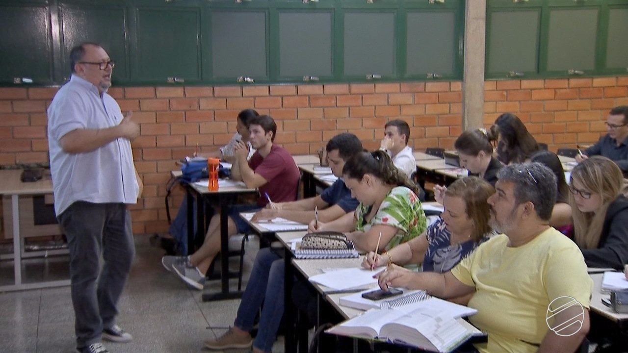 Após Enem, estudantes se dedicam ao vestibular