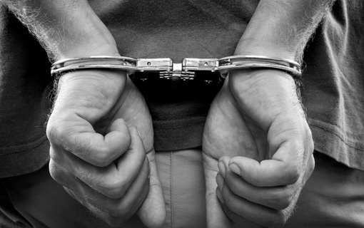 Decreto regulamenta o uso de algemas