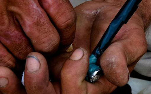 Especialista defende mudança na abordagem aos dependentes químicos