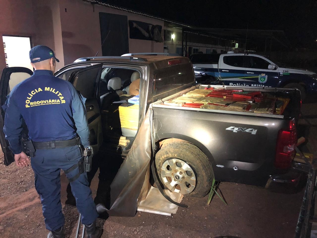 Polícia apreende 805 kg de maconha em caminhonete com dispositivo para furar pneus de viaturas