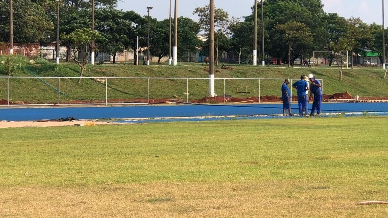 Pista oficial de atletismo será entregue em janeiro, anuncia prefeitura Pista oficial de atletismo será entregue em janeiro, anuncia prefeitura