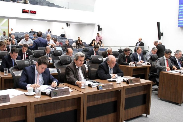 Deputados devem analisar 11 matérias na Ordem do Dia desta terça Luciana Nassar