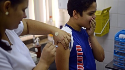 Vacinação contra HPV para meninos ainda tem baixa adesão na capital