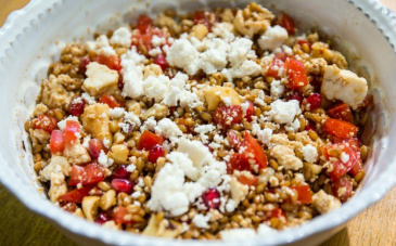 Salada de trigo com queijo de cabra