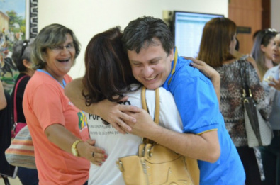 População se emociona com retorno de Bernal à prefeitura (Foto: Vanessa Tamires)