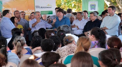 Pavimentação, pontes e saneamento marcam investimentos estaduais em Amambai Governador cumpriu agenda no município, onde vistoriou obras na MS-156 e inaugurou investimentos em infraestrutura