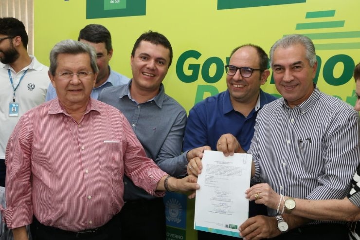 Onevan assina emenda parlamentar de R$ 1 milhão para UFMS de Naviraí Emenda de Onevan será utilizada no novo curso de “Arquitetura e Urbanismo”. Victor Chileno