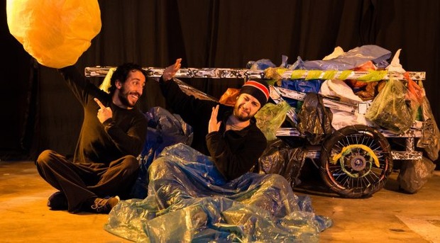 Festival de Bonito traz espetáculo criado a partir de materiais descartáveis conscientizando sobre o meio ambiente Festival de Bonito traz espetáculo criado a partir de materiais descartáveis conscientizando sobre o meio ambiente
