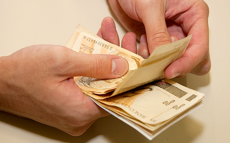 Salário dos servidores do governo e prefeitura estarão liberados sábado