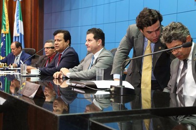 Uma das proposta prorroga a licença-paternidade a servidores do Judiciário  Foto: Victor Chileno   AL/MS