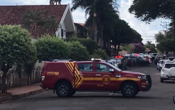 Homem faz mulher refém no Bairro Giocondo Orsi e mobiliza PM e PC Redes sociais