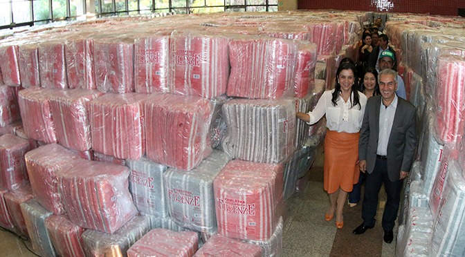 Governador entrega cobertores para os 79 municípios nesta quinta-feira Foto: Assessoria