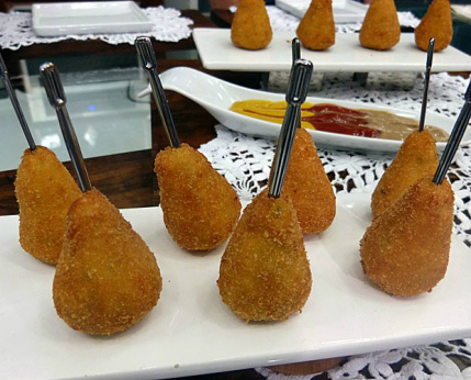 Aprenda a fazer uma deliciosa coxinha cremosa sem massa