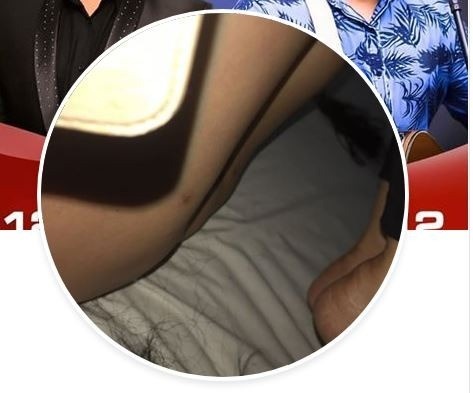 Foto no perfil da vítima foi trocada por uma imagem de cabelos cortados em cima da cama. (Foto: Reprodução/Facebook)