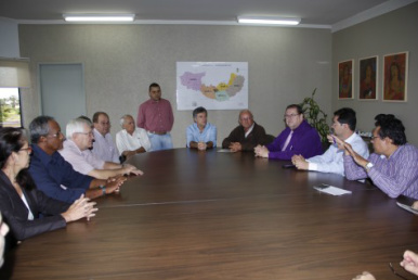 Prefeito Murilo reunido com diretoria da Guarda Mirim para discutir o local de funcionamento da nova instituição de apoio à formação de adolescentes – Chico Leite