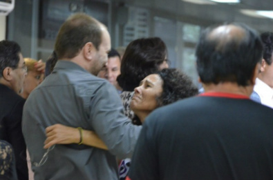 Eleitores de Bernal fazem festa no Tribunal de Justiça (Foto: Vanessa Tamires)