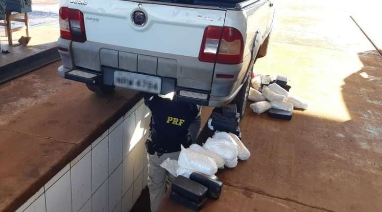 Polícia encontra mais de 20 quilos de cocaína em fundo falso de utilitário