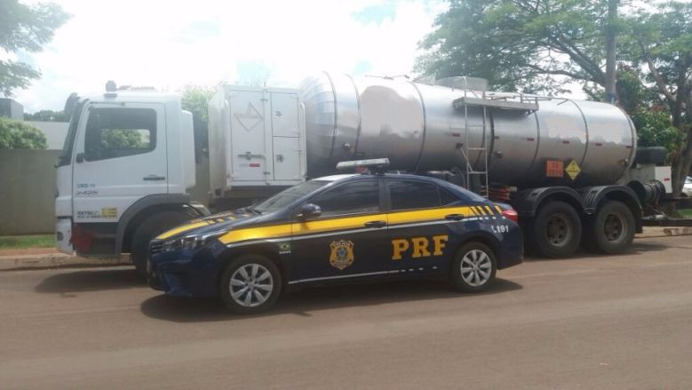 Carreta é flagrada com 16 t de produto perigoso sem autorização