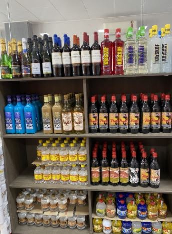 Conveniência que expunha produtos vencidos há quase um ano é autuada Conveniência que expunha produtos vencidos há quase um ano é autuada