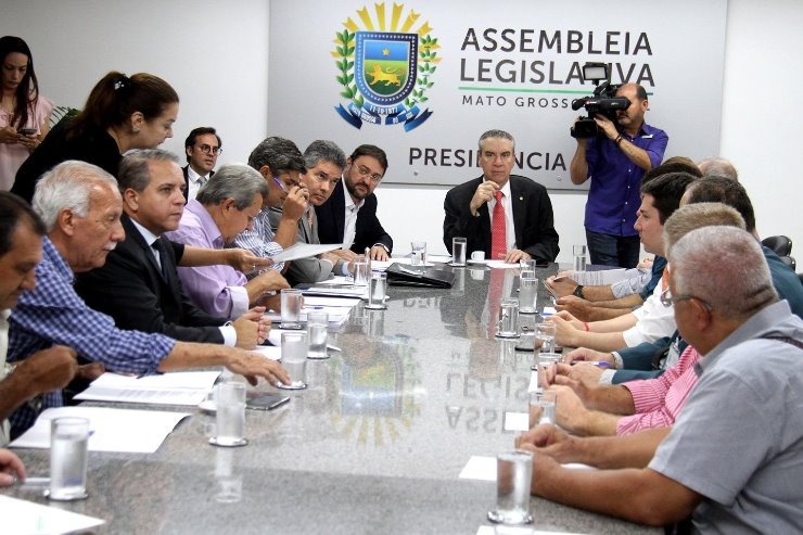 Deputados discutem redução de custas cartorárias para setores produtivos Luiz Carlos Júnior