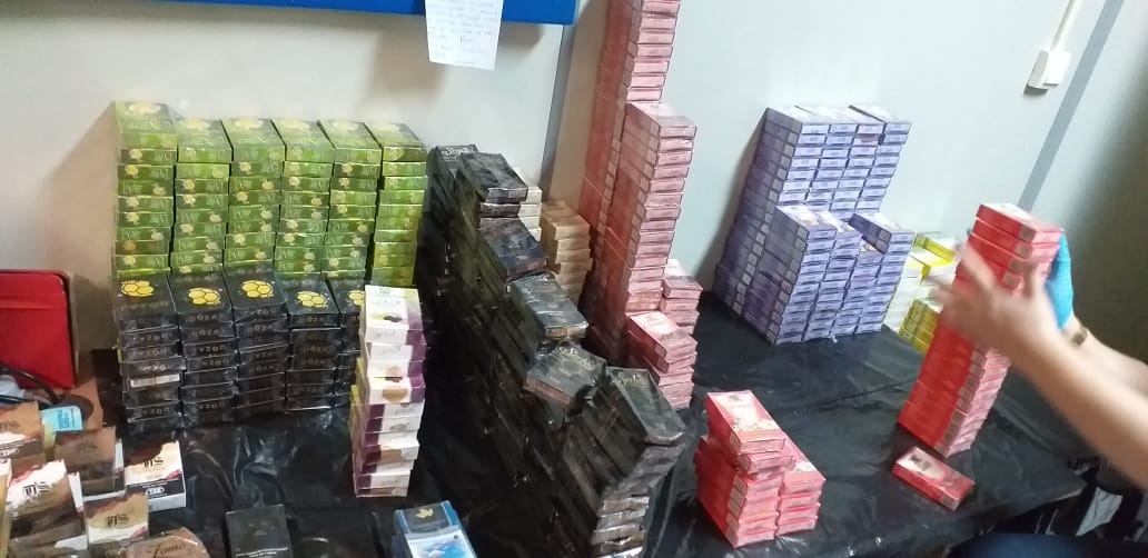Tabacaria na Capital é interditada por vender produtos vencidos Divulgação/Procon