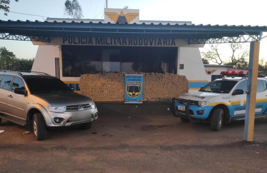 PMR recupera veículo roubado em Minas Gerais com 1,5 tonelada de maconha PMR recupera veículo roubado em Minas Gerais com 1,5 tonelada de maconha