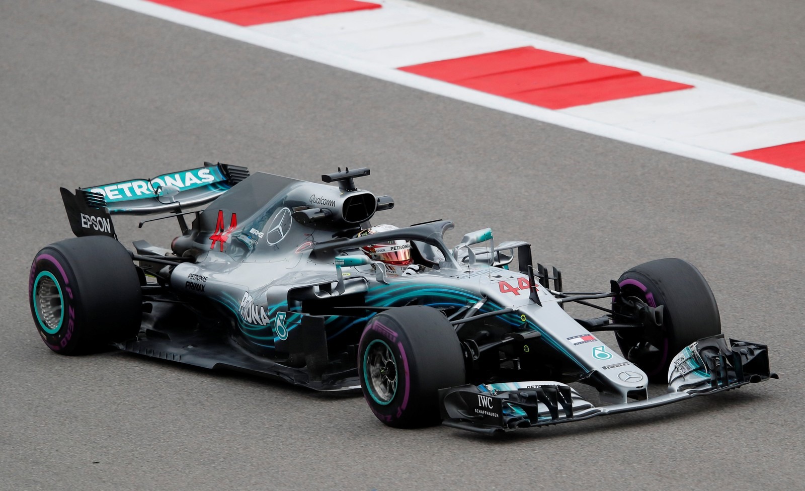 Com ordens da Mercedes, Bottas deixa Hamilton vencer GP da Rússia Reuters