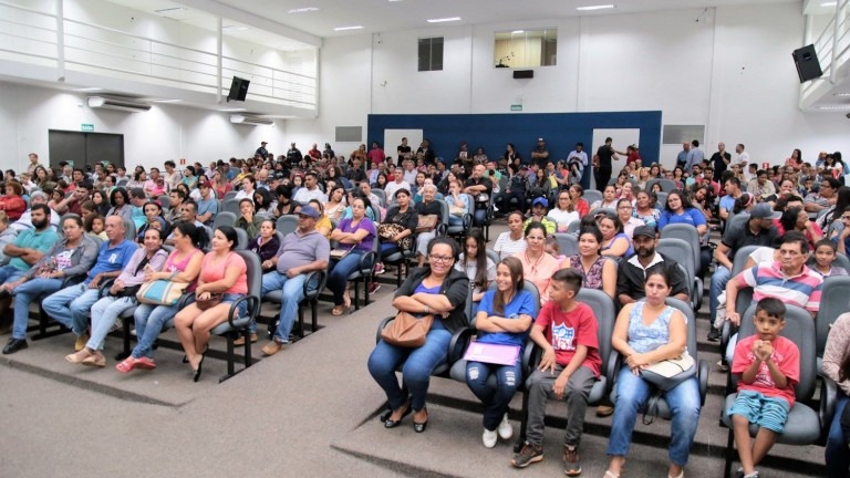 Prefeitura distribui por meio de sorteio 260 unidades habitacionais Prefeitura distribui por meio de sorteio 260 unidades habitacionais