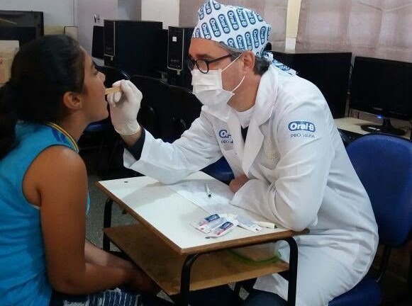 Pacientes são examinados em ação e 31 são encaminhados para atendimento contra câncer de boca Pacientes são examinados em ação e 31 são encaminhados para atendimento contra câncer de boca