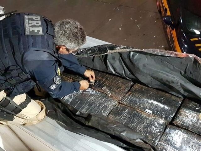 Polícia apreende 4 ton de maconha que saiu de MS em rodovia do RJ Polícia apreende 4 ton de maconha que saiu de MS em rodovia do RJ