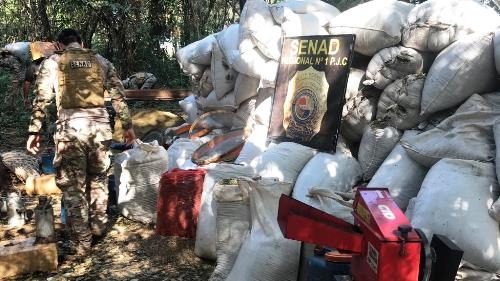 Senad destrói acampamento do tráfico na fronteira Senad destrói acampamento do tráfico na fronteira