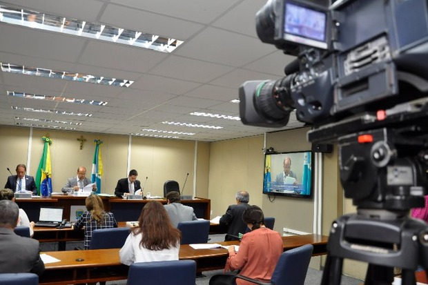 Lei Orçamentária Anual que estima receita para 2020 passa pela CCJR Lei Orçamentária Anual que estima receita para 2020 passa pela CCJR