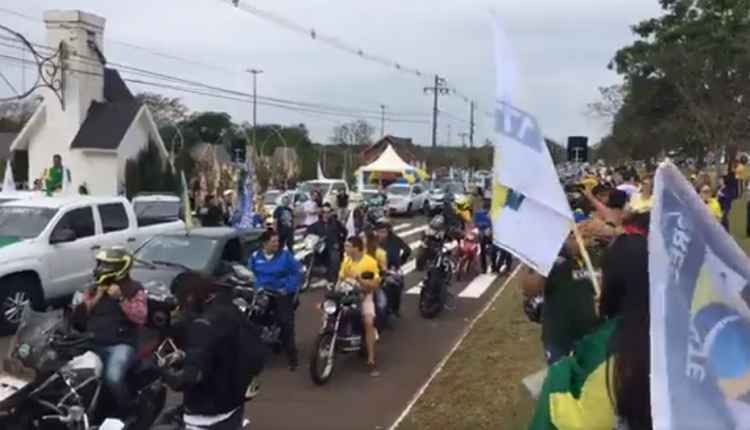 Apoiadores de Bolsonaro se concentram nos altos da Afonso Pena para carreata