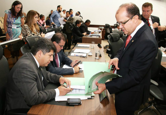 Deputados aprovaram quatro projetos durante a primeira sessão da semana