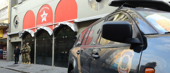 Polícia Federal está na sede do PT de Salvador nesta terça © Agência Brasil / Rovena Rosa
