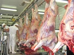 Dos 15 frigoríficos proibidos de exportar carne para os EUA, quatro são de MS