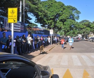 Candidatos lotaram Secretaria de Assistência Social em busca de vaga em escolas - Valdenir Rezende / 