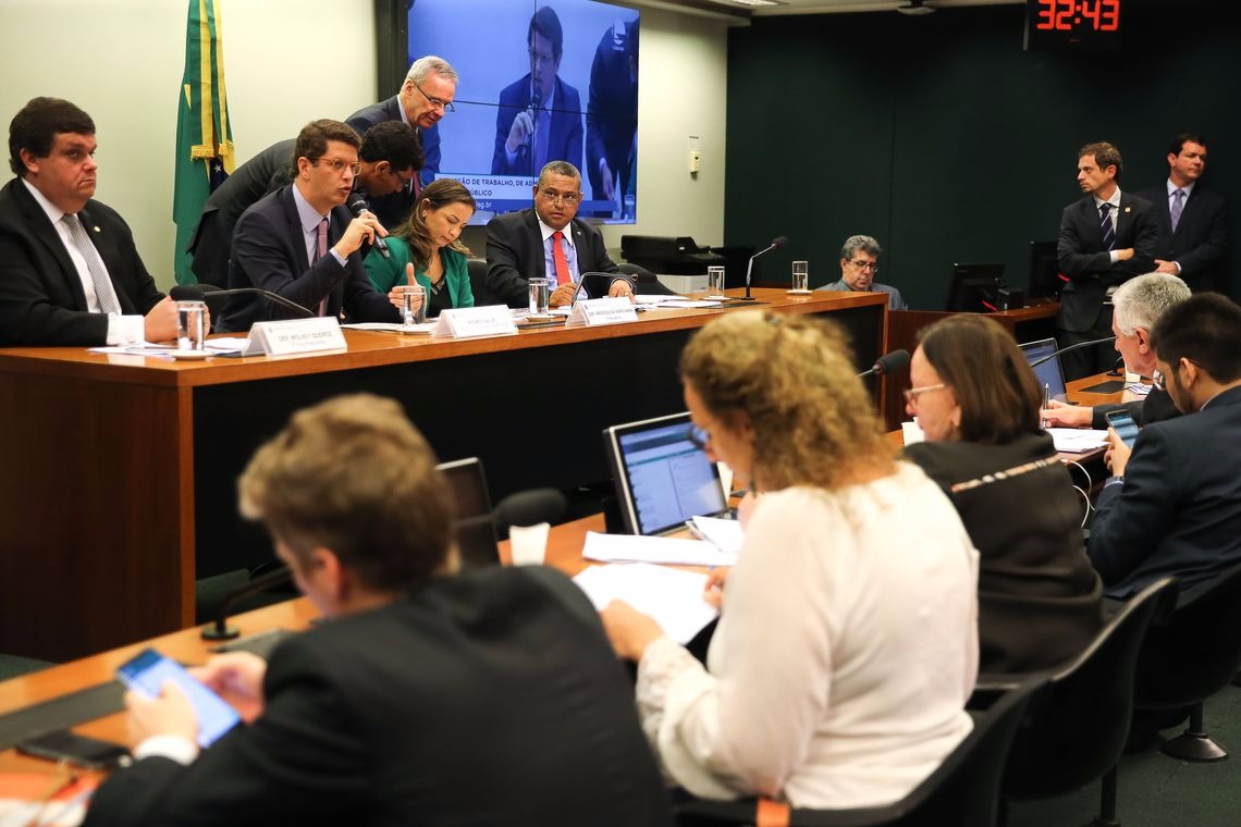 Governo agiu com cuidado para não afetar turismo, diz Salles José Cruz/Agência Brasil
