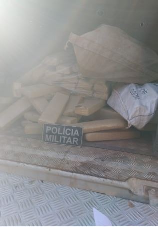 PM apreende maconha em uma casa no jardim Bosque Santa Mônica PM apreende maconha em uma casa no jardim Bosque Santa Mônica
