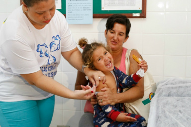 Sesau espera ter imunizado mais de 100 mil pessoas no Dia D da campanha Foto:Gerson Walber
Crianças de seis meses a menos de cinco anos estão no público-alvo da campanha