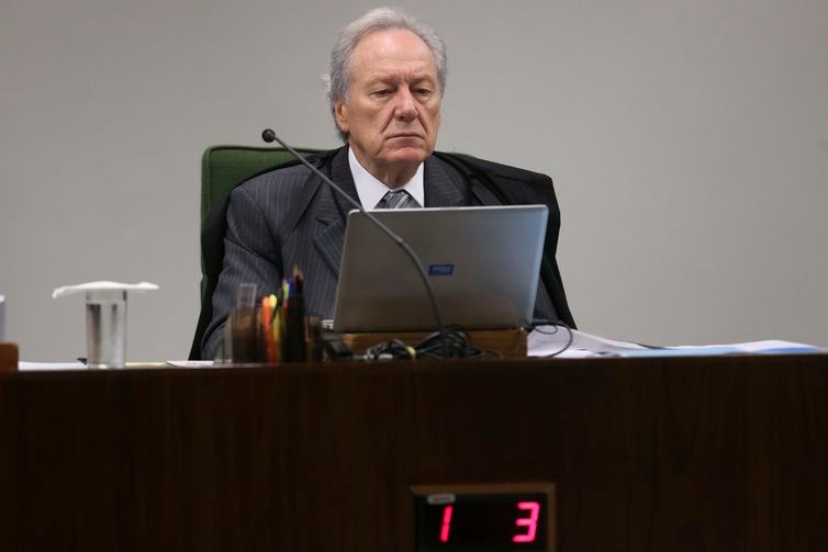 Lewandowski manda cumprir decisão que autoriza entrevistas com Lula Ministro Ricardo Lewandowski acolheu as petições dos jornalistas e determinou o cumprimento de sua decisão da última semana - Arquivo/Agência Brasil