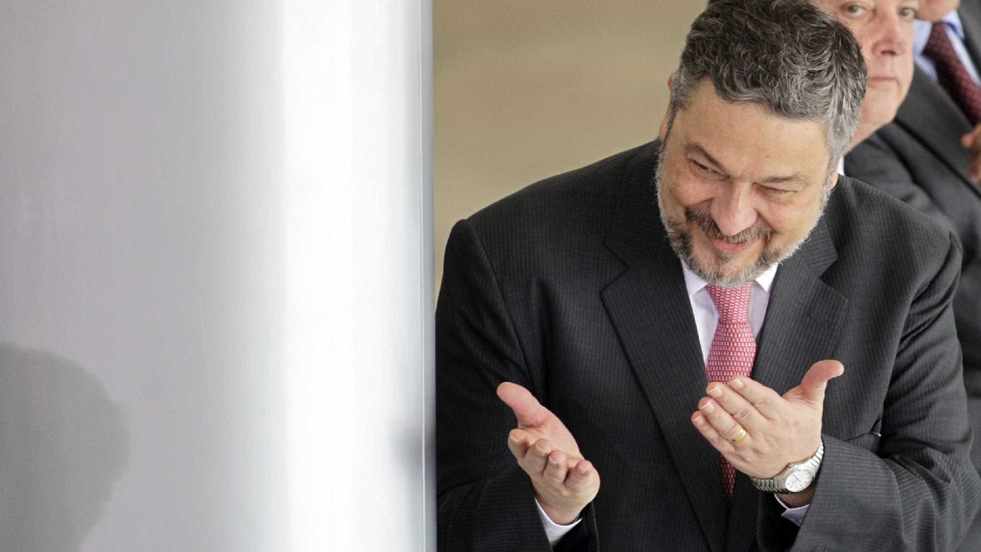 Lula esteve em reunião que acertou propina na Petrobras, diz Palocci Reuters
