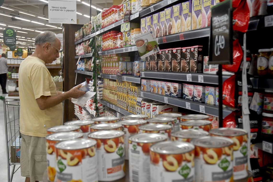 Vendas em supermercados acumulam crescimento de 3,2% Vendas em supermercados acumulam crescimento de 3,2%